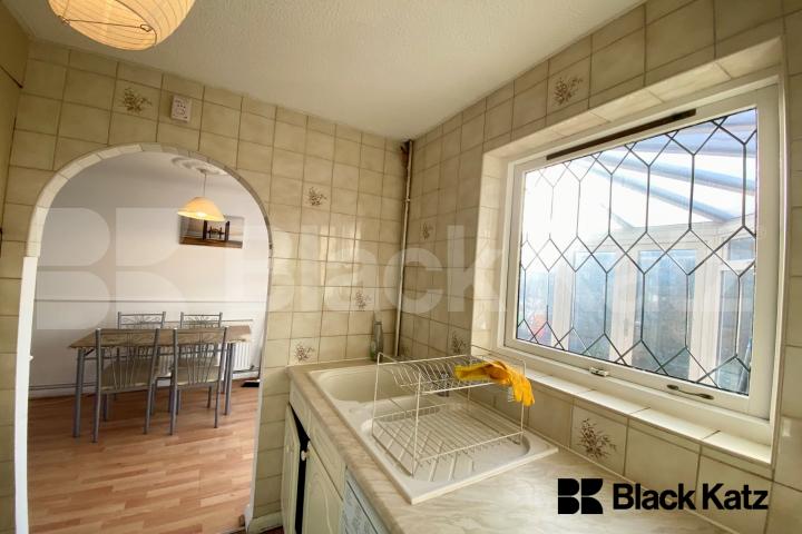 Two bedroomed house with study room, conservatory, parking & charming garden   Kinburn Street, Rotherhithe/Canada Water. 